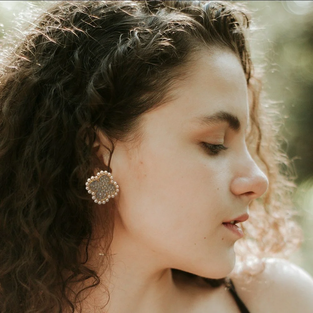 Elegant Gold‎ and Pearl Stud Clover Earrings